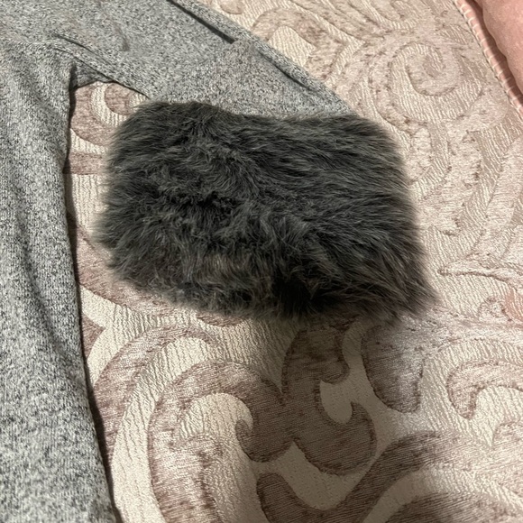 Lane Bryant Gray Faux Fur Modern Sleeves Flowy Drapey Tunic Sweater - Size 14/16 - Picture 10 of 11